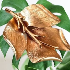 Vintage Signed MONET Brushed Goldtone Leaf Brooch